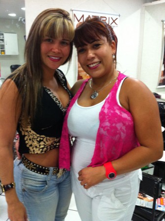 Mulher Maçã clareia os cabelos de olho no carnaval